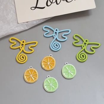 Bahar tarzı 50 adet / grup renkli baskı karikatür limon kelebek şekli alaşım yüzen madalyon takılar dıy takı küpe aksesuar